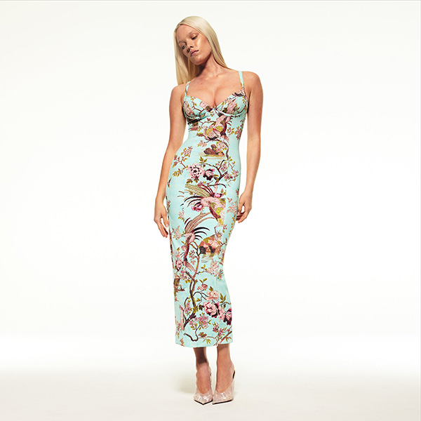 TaswiquhCom's tweet image. 🐆👙 SKIMS x Roberto Cavalli Swim Dress – Fagianella Print
Limited Edition. Body-hugging. Animal print.
Underwire. High slit. Adjustable straps.
Launching 6/27/2025
👉Join the waitlist
🔗 taswiquh.online/qzs4
#SkimsCavalli2025 #SwimwearDrops #LimitedEditionStyle #FashionNews