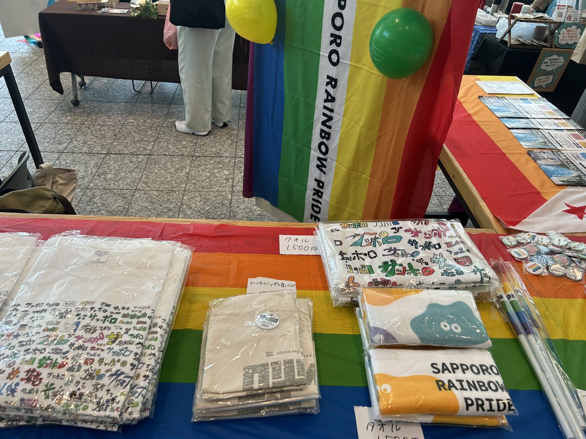 SPRrainbowpride's tweet image. 関連イベントの@FIL_sapporo さんマルシェでグッズ売ってます!
創世スクエアで12時〜17時までです!
どなた様もお気軽にお越しください!