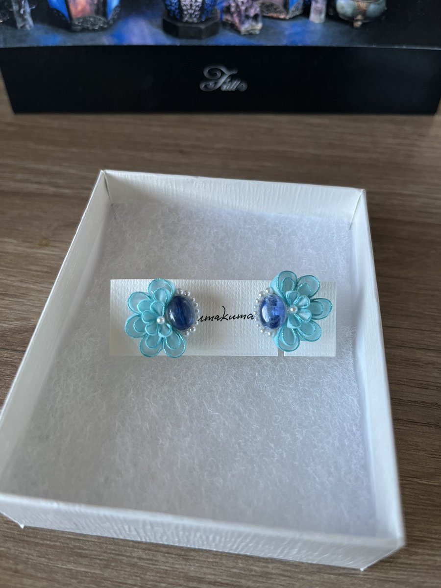 kumakumao様(<a href="/kumakumao666/">kumakumao つまみ細工7/19HMJ</a>)
朝イチで行きまして、新作も色々見れて眼福😊
カイヤナイトのアクアカラーのイヤリングに一目惚れして購入✨
新作たちは海や珊瑚礁モチーフが多く、とっても華やかで夏らしくて素敵でした(*´∀｀*)
#HMJ2025 
#HMJ戦利品