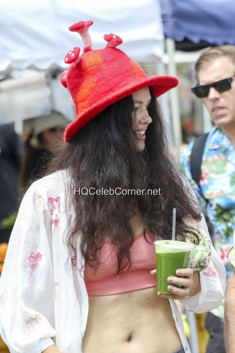 #NatashaBlasick and Martin Blasick shopping at Studio City Farmer's Market 20.07.2025

hqcelebcorner.net/index.php?thre…