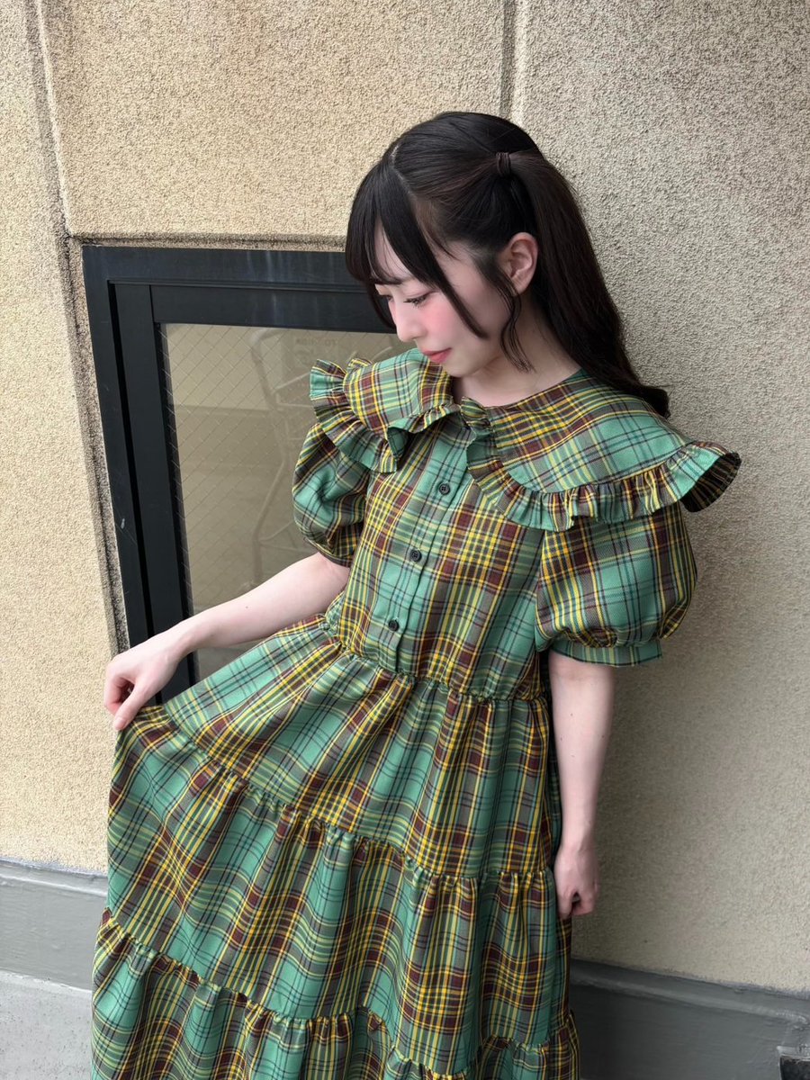 PUNYUS_press's tweet image. \✨本日までの限定プライス✨/
一枚で主役級の大人気ワンピースが本日までの限定お値下げ🦋🌿
ご購入悩まれていた方も、ぜひこの機会をお見逃しなく💫
🐝パフスリーブティアードチェックワンピース
¥9,900(税込)→¥8,800(税込) 着用サイズ①
🛒punyus.jp/detail/PN25SS-…
staff:150cm