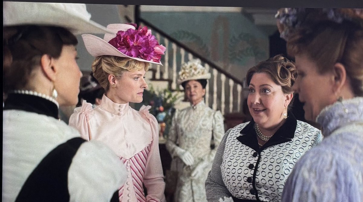 JayLeesCorner's tweet image. The DRAMA!
Ms. Fish letting Mrs. Astor know she can’t try to shade Mrs Fane for her divorce when her daughter is heading down that same path too was A MOMENT.
We know the gossip so either shame your daughter too or cut the shit ma’am 🤯🤭😜
#TheGildedAge