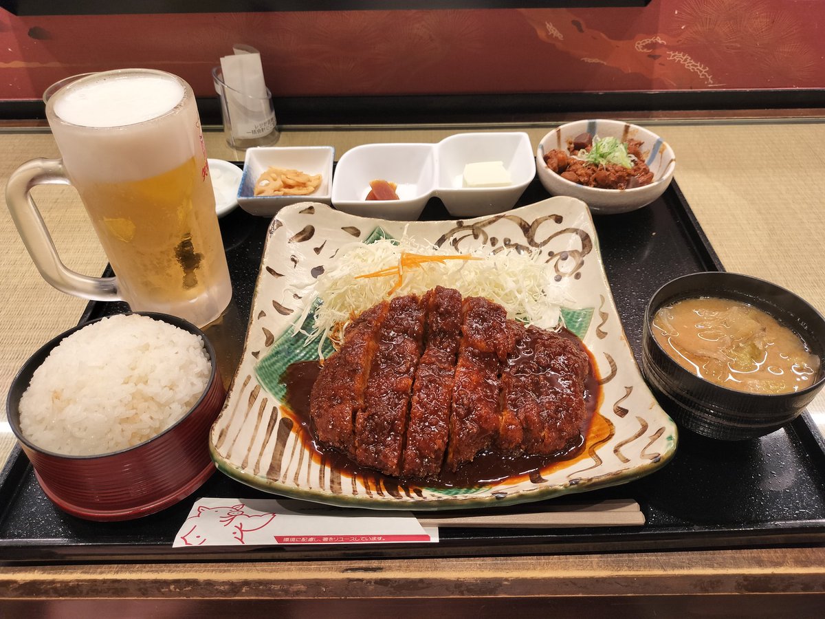 magusofthemoon1's tweet image. ランチは名古屋城すぐ近くの矢場とん🐷