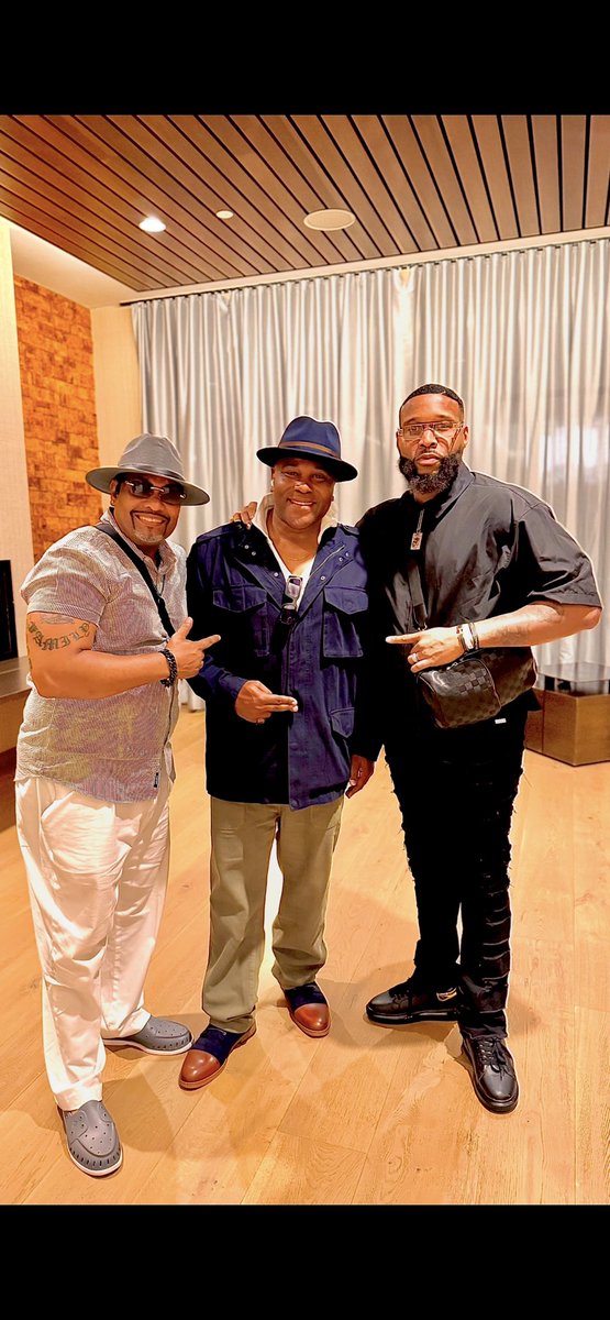 TheShyanSelah's tweet photo. A great event last night with Hyatt on Lake Washington with the team at BECO!!

A packed room, great food, drinks and music vibes. Most importantly great people. 

Love Harder.

#shyanselah #creativeartist #creativeentrepeneur #business #community #hustle #builditandtheywillcome https://t.co/kwxcG3keyy
