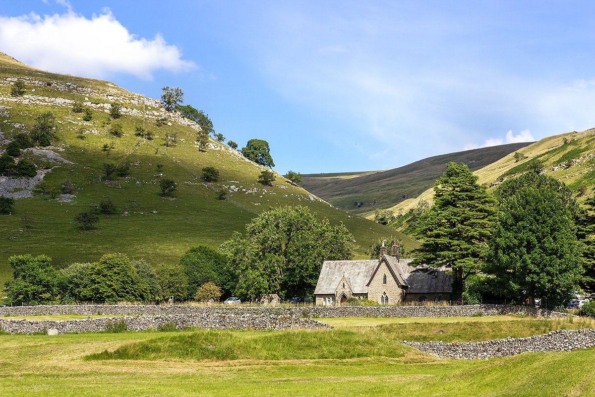 yorkshire_dales's tweet photo. Who recognises this location? 🚶🚶♀️
There are several walks from #Buckden 👇
https://t.co/EMycIHJZiu
📍#Buckden, #Wharfedale #YorkshireDales
#GetOutGetActive https://t.co/LvObxfv9zn