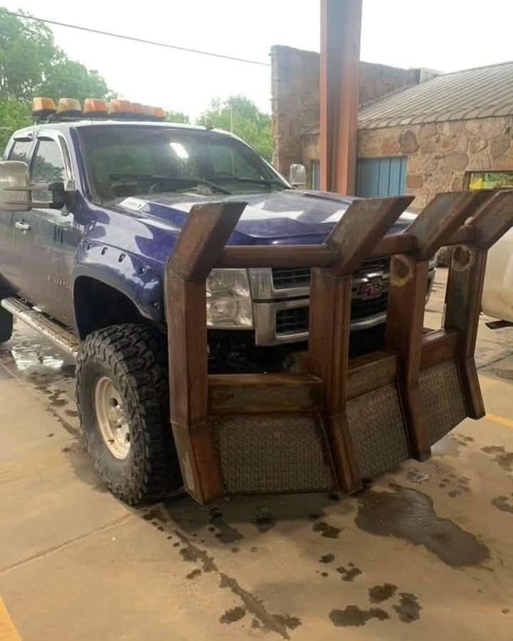 hayes_mcdole's tweet image. Works not only for Bambi, but for Trump and ICE protestors blocking streets and highways. Guaranteed! Hands glued to the pavement? Fagghedaboutit! Handles them, too!