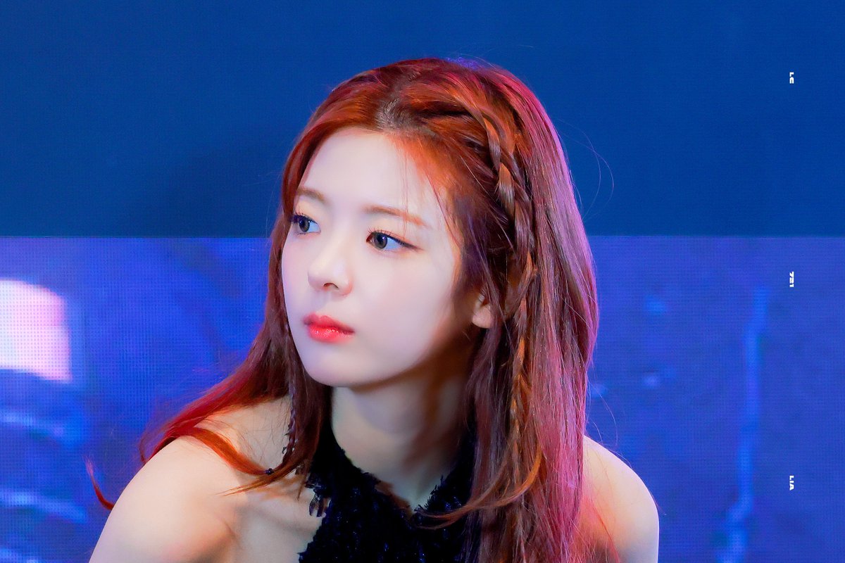 lc_cjs's tweet image. λλ―Έλ
μ΅μ§μλμ’π
#HappyLiaDay
#리μμ_ν¨κ»λΌλ©΄_ν볡μ§μ_μμΉ
#StrawberryPrincessLIADay
#ITZY #μμ§ #LIA #리μ @ITZYofficial
