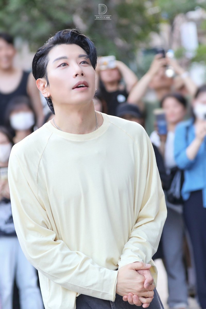 dotzzari's tweet photo. 2025.07.20

뮤지컬 팬텀

#박효신 퇴근길 https://t.co/A60MeglvEV