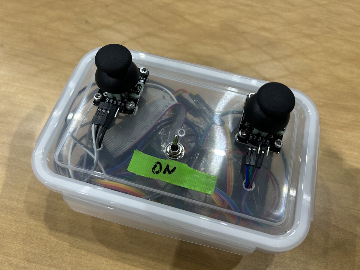 tepian_today's tweet image. 【当日参加大歓迎】
今日は、TEPIA先端技術館で活動中の次世代ロボットエンジニア支援機構@Scramble_JPNのジュニアロボットチーム「港アルバス」による大会出場ロボットの操縦体験会をやっているよ!
#港アルバス のお兄さん達が優しくロボットの操縦レクチャーをしてくれるよ!ぜひ体験してみてね!