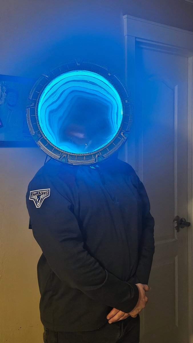SennaLunaTweet's tweet image. Cosplaying a Stargate was probably the coolest thing I've done this year.
Already brainstorming ways to improve this cosplay for next time!