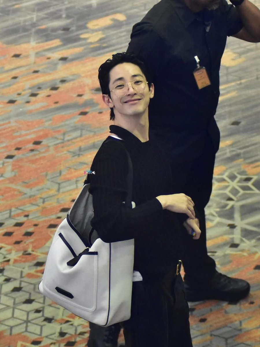 ShHuyn's tweet photo. S-line with him
Lol my wishes https://t.co/vtHppdp1Z7