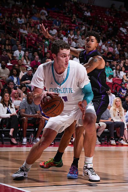 KalkbrennerMuse's tweet image. Ryan Kalkbrenner in the Summer League championship against the Kings:
15 points
9 rebounds
0 assists
1 steal
1 block
5-6 FG
1-1 3FG
4-5 FT
+5
Summer league champs!