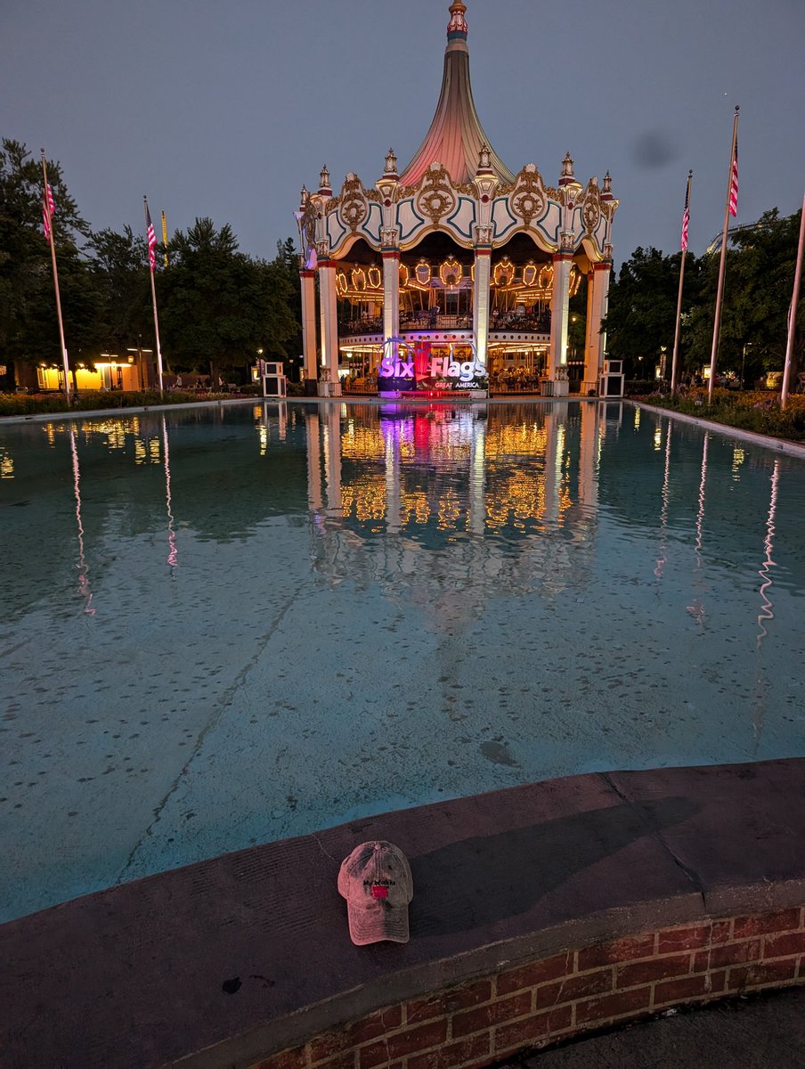 orb010's tweet image. Wanted to reward her for all the help she's been this summer. In reality though, it was gift to me to spend all day with her.
We hit 22 rollercoasters in 12 hours which included breaks for funnel cakes and other high cholesterol foods.
