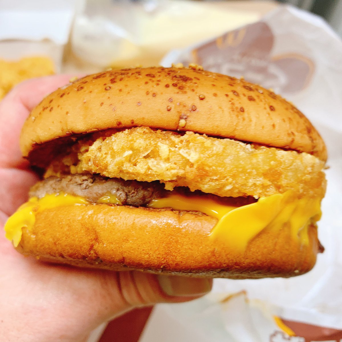 caravelsasaki's tweet image. ジャンクな差し入れ🍔
食べ応えあったね😋
たまには良いよね〜！！