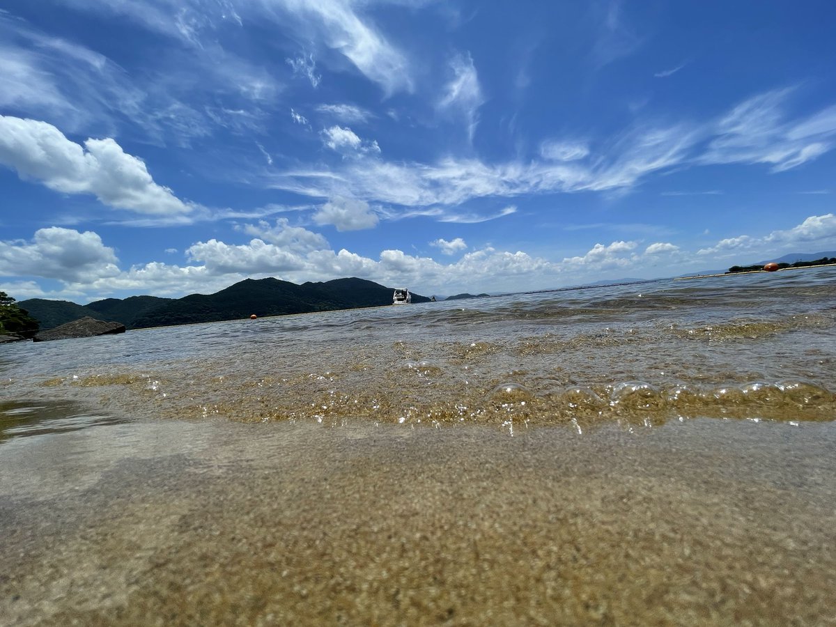 HirosevenNkr's tweet photo. 琵琶湖に浮かぶ有人島
沖島に来てみた
家の近所に異国があります
多分どなたの周りにもそういう所ってあると思う
京都に住んでて金閣寺や清水寺行ったことないってよく聞くし

今日は休日主夫はお休みでランニングもお休みします

それにしても暑い🥵 https://t.co/au4HSvV6GY