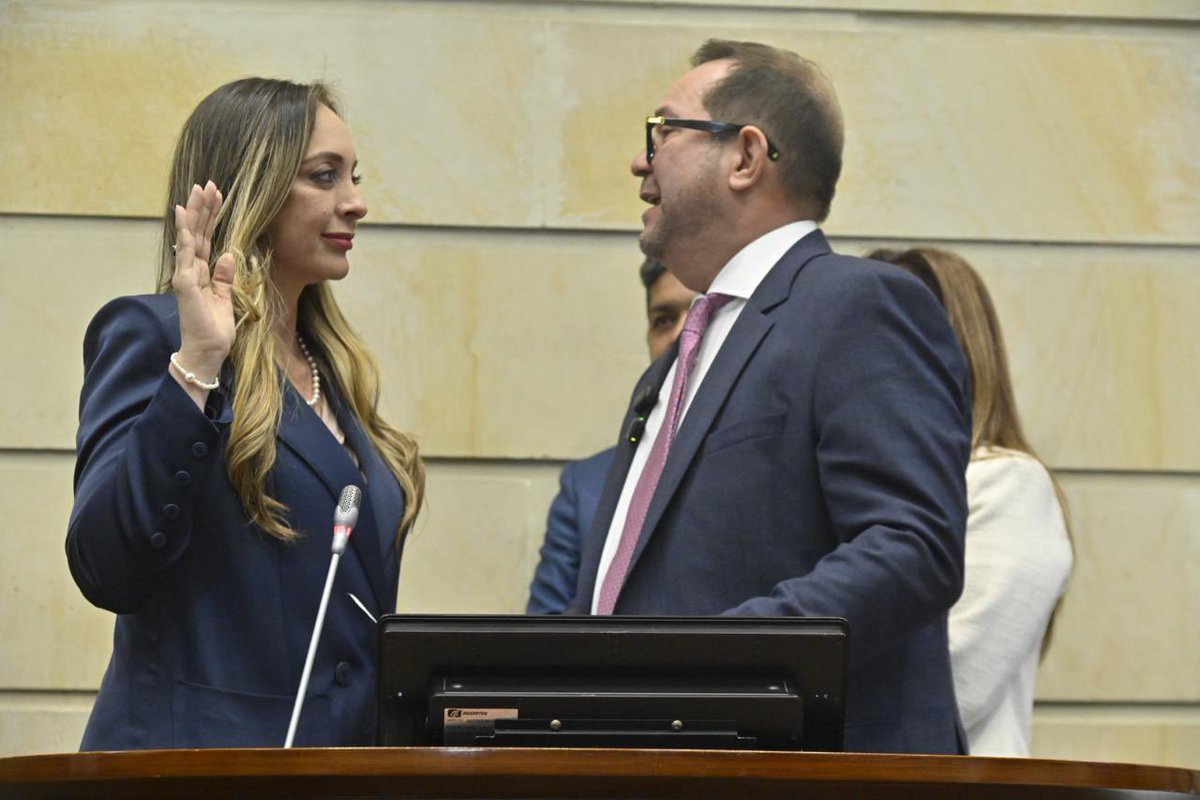 SecreSenado's tweet photo. 🗳️ Con 50 votos, fue elegida la senadora @AnaPaolaAgudelo como Primera Vicepresidenta del @SenadoGovCo.
#Senado #20DeJulio https://t.co/HnaQiB6GCy