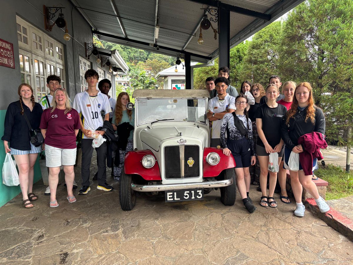 BlaiseOutdoor's tweet image. This morning we visited the New Giragama Tea Factory to see how tea is produced before enjoying a refreshing cup of tea made in the factory. Now we are off towards Kithugala for some white water rafting.