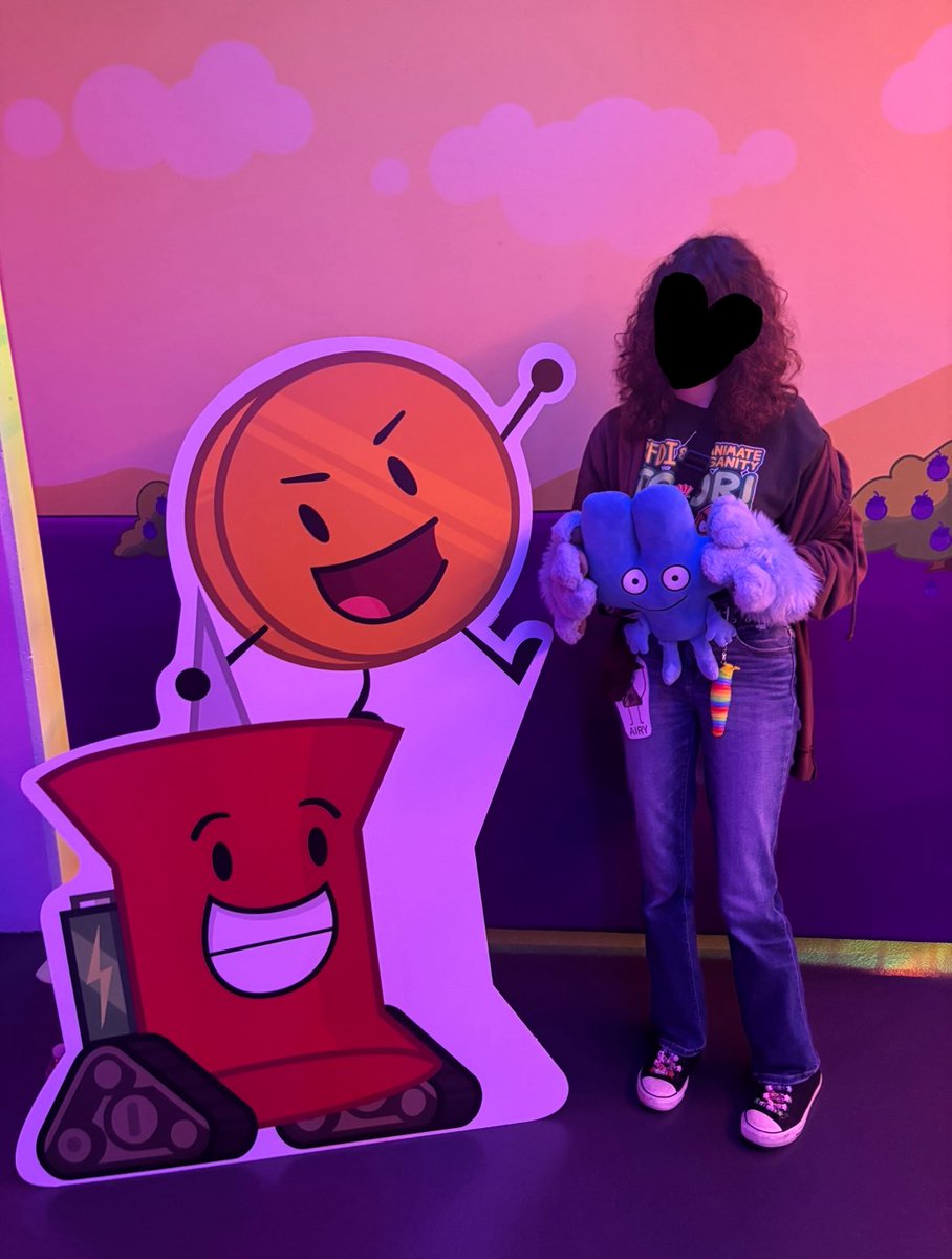 3strellax_'s tweet photo. BFDI X II TOUR!!! thank you to all the lovely people who came up and said hi i loved trading bracelets with yall and i had a blast <3 https://t.co/fr5pV4yb5l