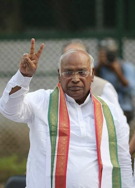 amitspatkar's tweet image. Wishing our Hon’ble Congress President Shri @kharge Ji a very Happy Birthday!

Your unwavering commitment to the Constitution and tireless efforts to uphold democracy inspire every Congress worker across the country.

Wishing you good health and a long, impactful life. 🙏…