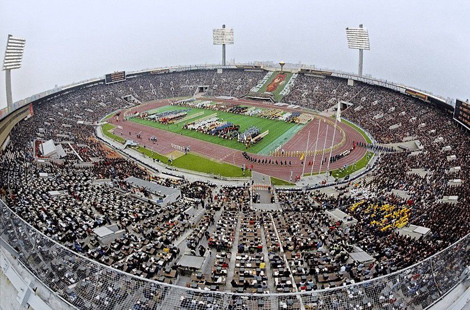 NinaByzantina's tweet image. Soviet nostalgia: the start of the Moscow Olympics, July 1980.
Incidentally, I bought that vintage teddybear a few years ago—of all places, in Estonia!