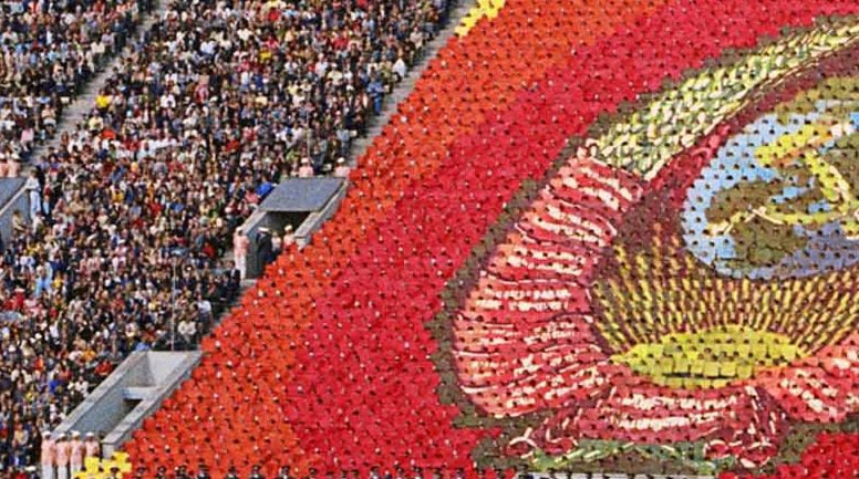 NinaByzantina's tweet image. Soviet nostalgia: the start of the Moscow Olympics, July 1980.
Incidentally, I bought that vintage teddybear a few years ago—of all places, in Estonia!