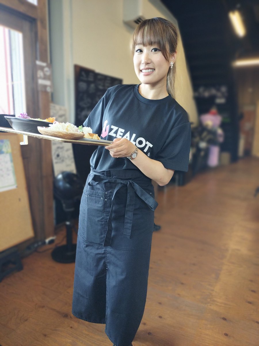 Rick_TECH21's tweet photo. #Lightningvolt での #YURI ちゃんの1日店長に参加して来ました🏍️💨
久しぶりの再会です🥰
「YURIスペシャルカレーセット」とキーホルダーを購入してサインもいただきました😍
LVのカレーは言うまでもなくウマウマ🍛
楽しい時間を過ごさせていただきました🤩 https://t.co/I910pYSLXS