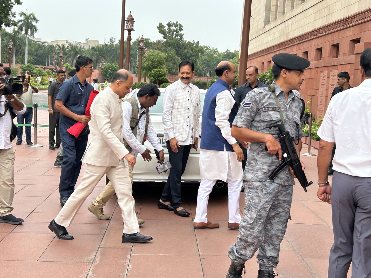 लोकसभा अध्यक्ष ओम बिरला संसद सत्र के लिए पहुंचे ⁦<a href="/Jansatta/">Jansatta</a>⁩ ⁦<a href="/loksabhaspeaker/">Lok Sabha Speaker</a>⁩ ⁦<a href="/LokSabhaSectt/">LOK SABHA</a>⁩ ⁦<a href="/PIB_India/">PIB India</a>⁩ ⁦<a href="/PIBHindi/">पीआईबी हिंदी</a>⁩