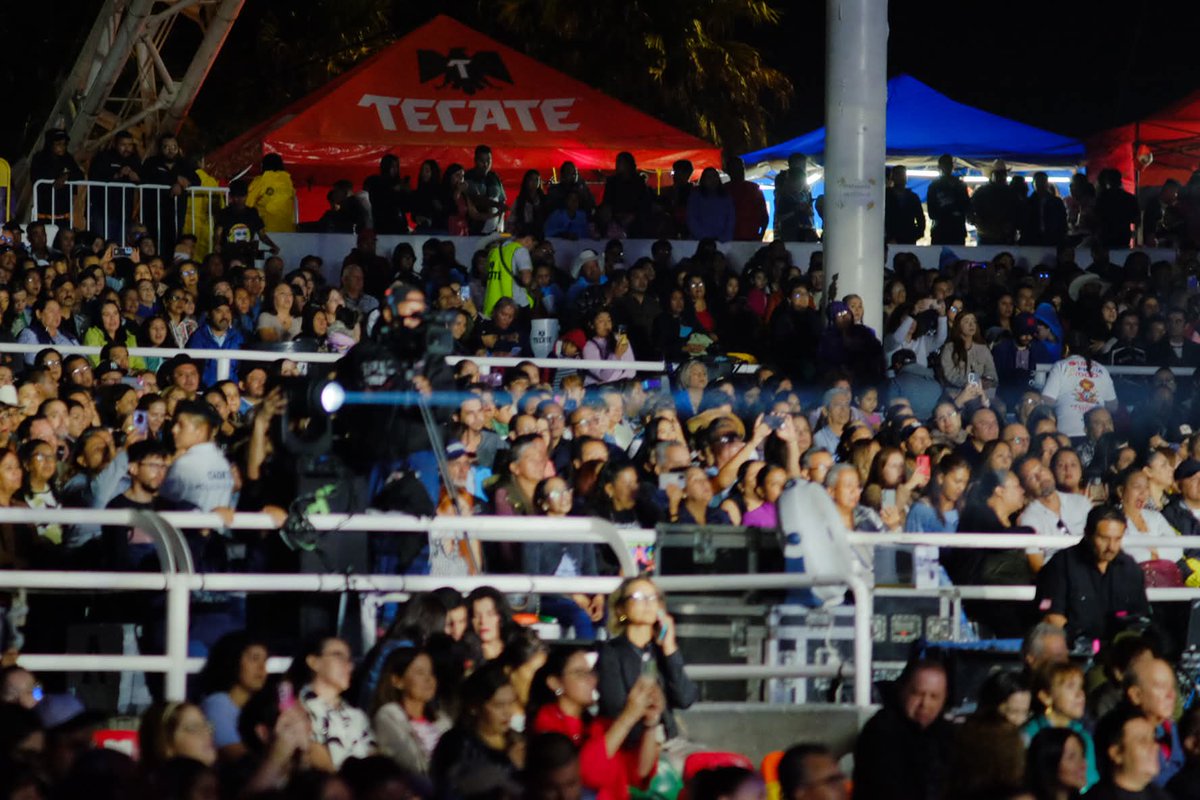 Noticias_Dgo's tweet photo. 🔴 #Durango |• Natalia Jiménez cautivó a los duranguenses con su increíble voz🤩 en la Feria Nacional La Villista 2025 🎡
#LaVillista2025 #Velaria #Durango #NoticiasDgo https://t.co/e6PZy5sRZl