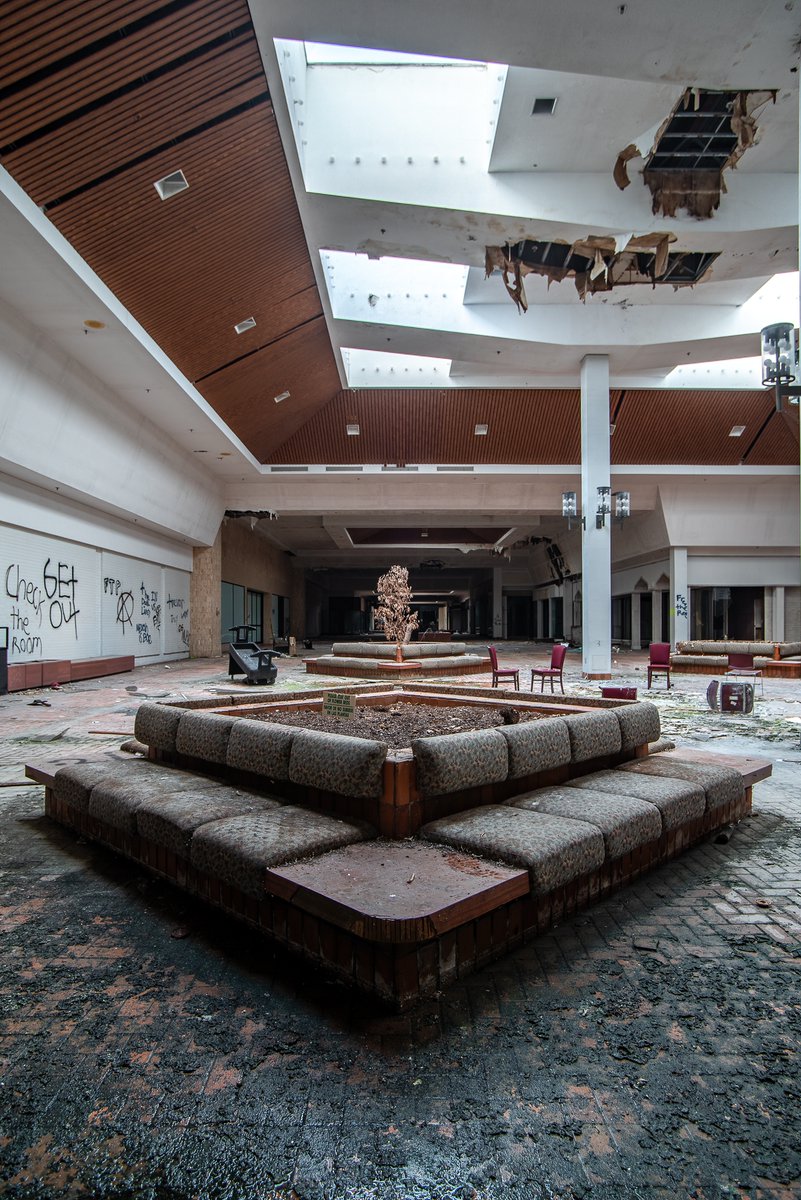 ExploresMr's tweet image. The elements are slowly dissolving the atrium of this abandoned mall in Columbus, Ohio.