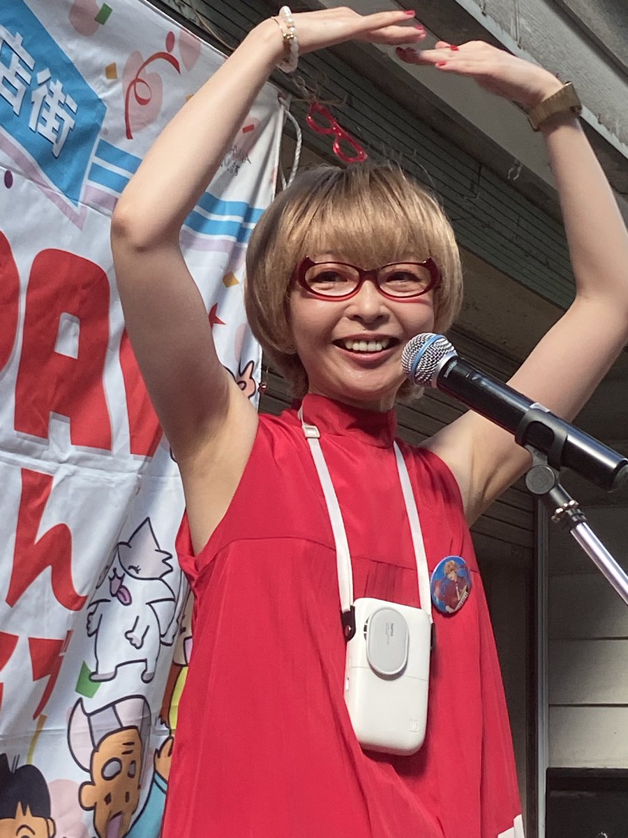 minkominta's tweet image. 連休中日の昨日はハッピーミニライブに行ってきました!😆
スゴイ暑さの中で涼しげなお衣装で元気なまゆちゃん!☺️
今回はみんなで波打ち際の音を聞きながら「海」🌊を歌ったりまゆちゃん音頭を踊ったり夏ならではの楽しいライブでした☆
カッコイイうちわも貰ったよ〜っ!
#CUTIEPAI