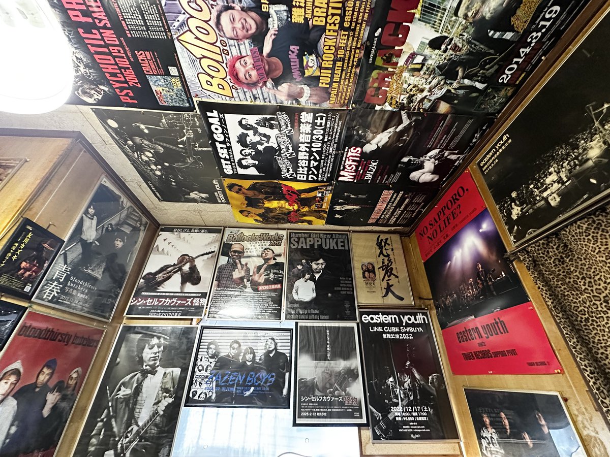 久しぶりにSLIPKNOTのポスターを 部屋に戻した。 新しいZAZEN BOYSの野