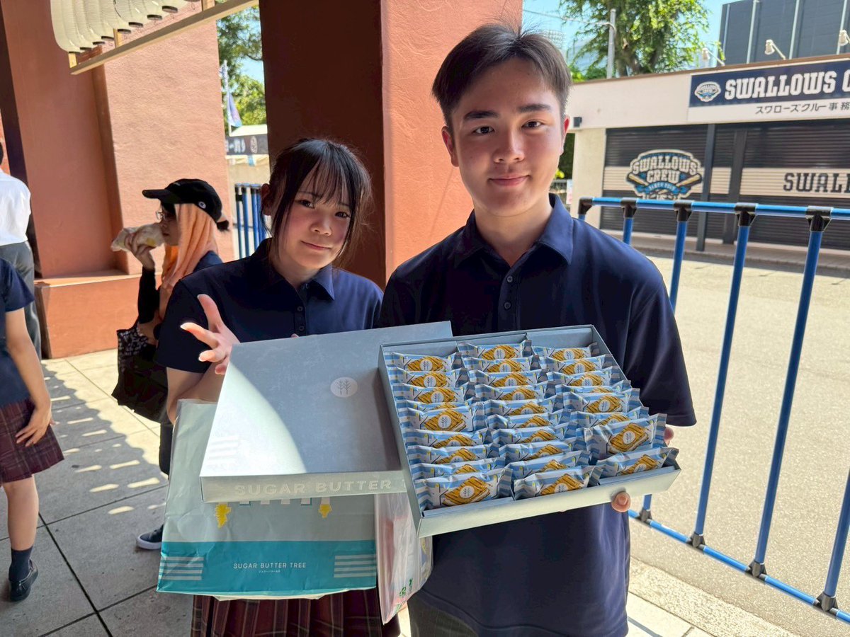 こんにちは☀️
今日は野球応援でした！
結果は6対5で見事勝利しました✊🏻
今回もハラハラの展開でしたね…🫣
次回は今週の水曜日です！
保護者の方から差し入れを頂きました！ありがとうございました( ¨̮ )