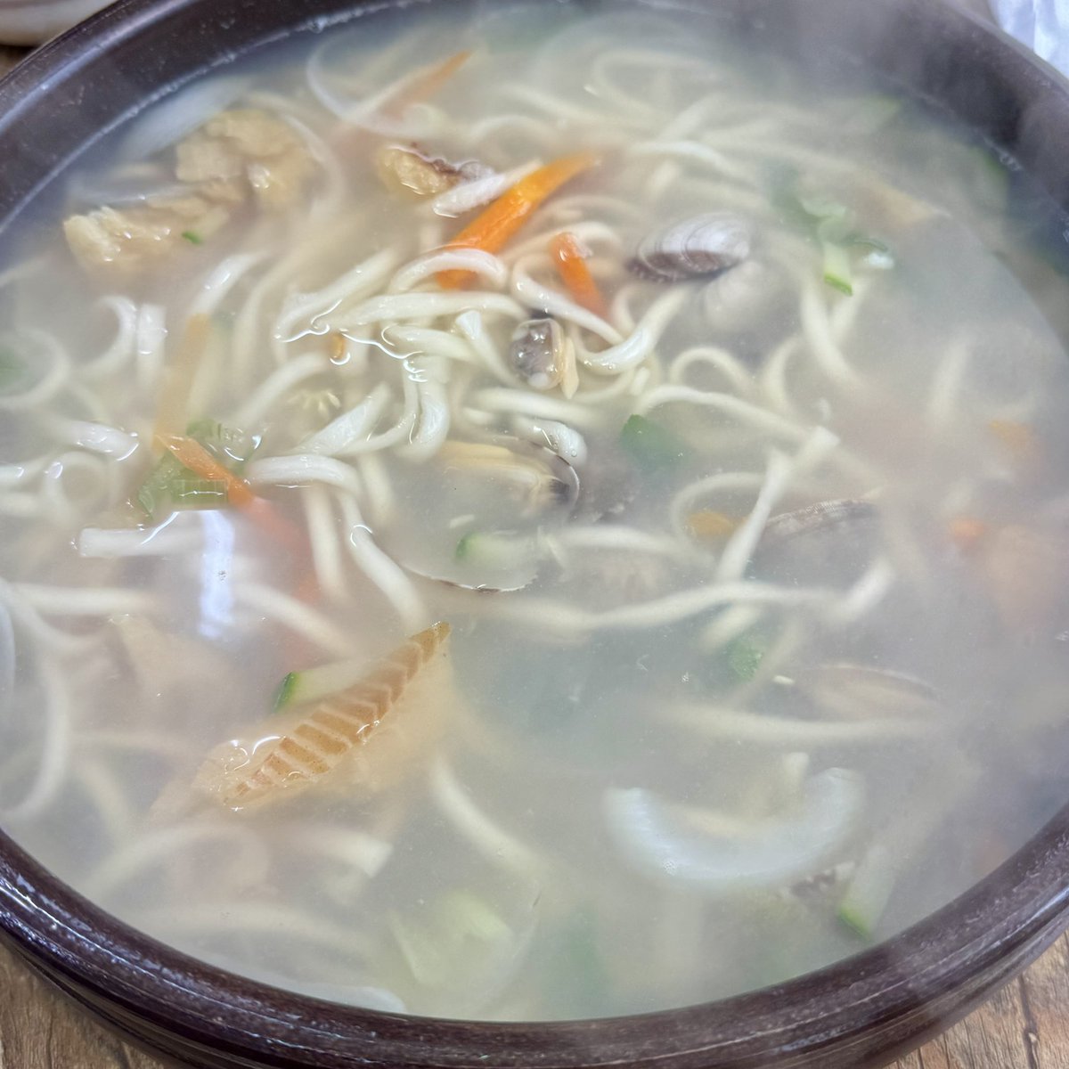 pumjye's tweet image. 지금까지 더엑 소설 솜넣도 하고 추천도 많이 했는데요 ! 완독하고 디엠 주시면 제가 조아하는 
오디오드라마 트랙••• 하나 보내드려요🖤 
트친들아 나 기다린다 ...? 내가하게해줘제발..
장대표 (최현수) 서수원 (서반석) 튀어나옴

사진은 내가 방금 먹고 온 바지락칼국수 ,,,,
