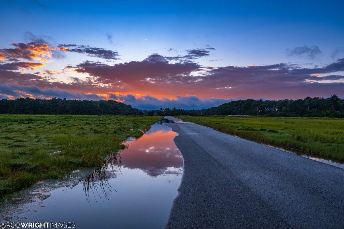 RobWrightImages's tweet image. There was some nice color both west and east this evening along with a partial rainbow. It was getting to be high tide and the water just barely crossed the road in a couple spots here in the Old Town Hill area.
--
July 20, 2025
Newbury, Massachusetts
