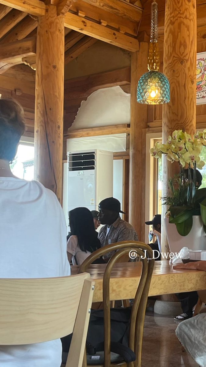 250721 #BABYMONSTER was seen filming with Jonathan.

#베이비몬스터 <a href="/YGBABYMONSTER_/">BABYMONSTER</a>