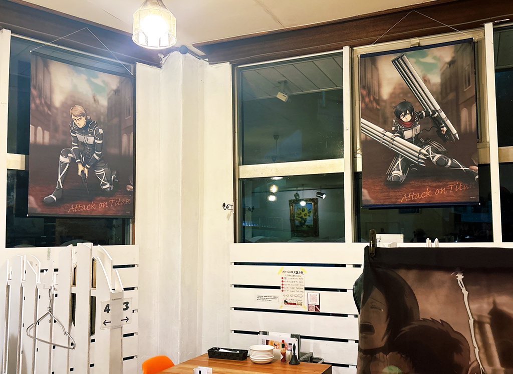 日田最後の夜はグローブさんでウォールマリアのパスタ🍝

行く度に内装がパワーアップしていて、嬉しいことにジャンの大きなタペストリーも増えていました(次はこの席に座れるといいなぁ✨)

相変わらずパスタもジューシーで大満足😋最後の夜に相応しいご飯でした！