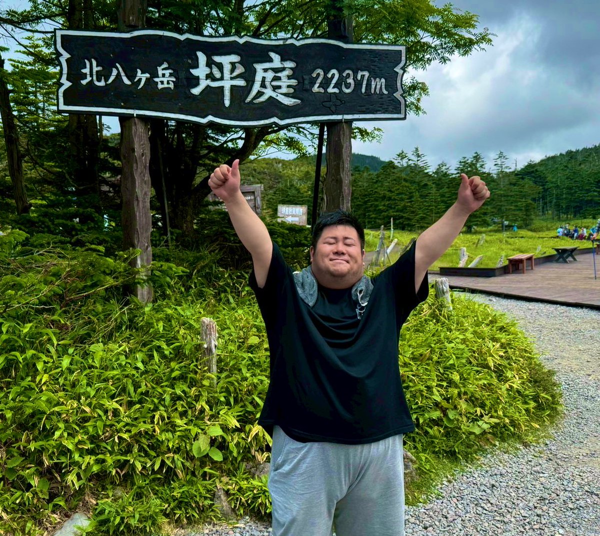 おはようございます。
日差しが完全に夏で暑いですね💦

さて、そんな溶けかけてる僕は
本日BamboO出勤です！

ジリジリと暑いこの季節
冷たいもので乾杯しませんか？🍻

トモアキママ、ひろゆきでお待ちしております。

19時よりオープンです🎋