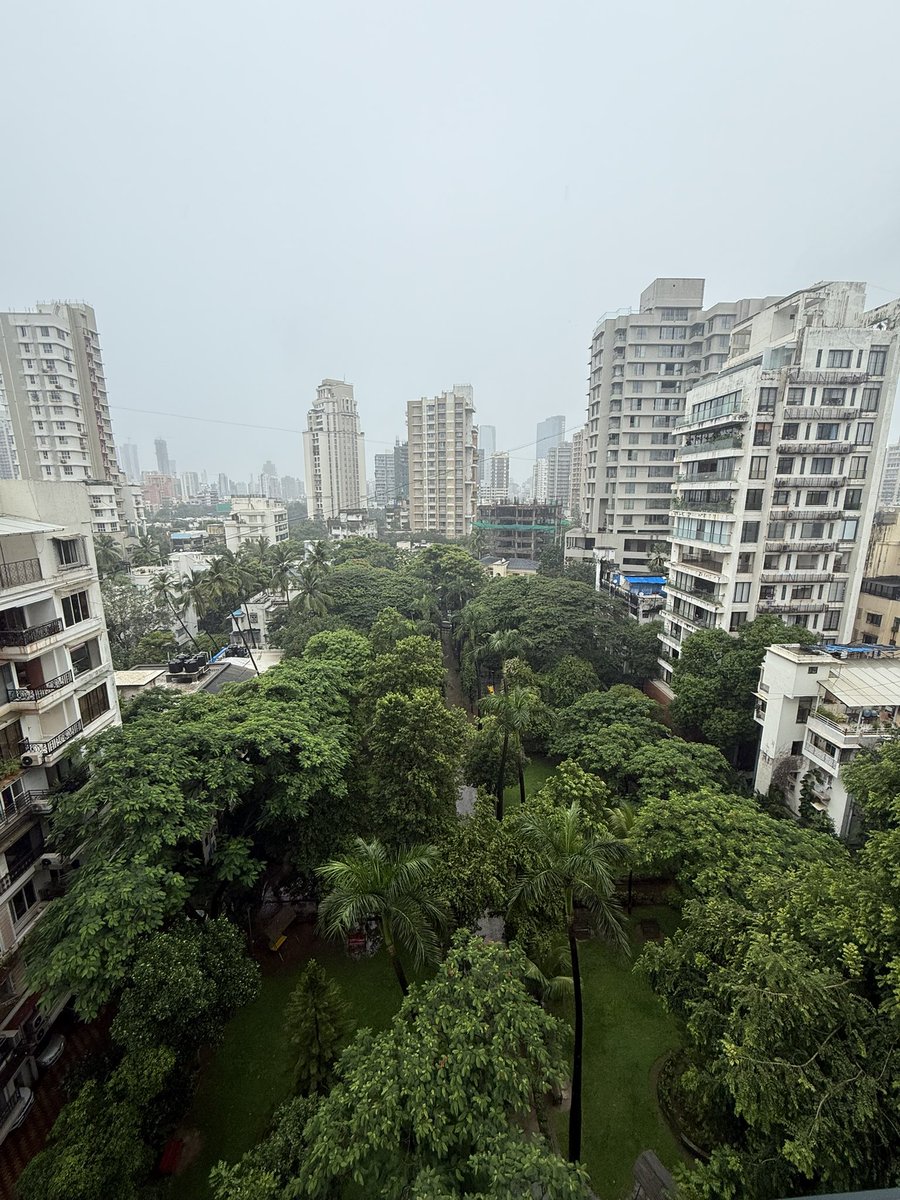 adilnargolwala's tweet image. Easy 5k followed by a legs workout 
Morning time well spent in 
View from the gym - Bombay in the rains