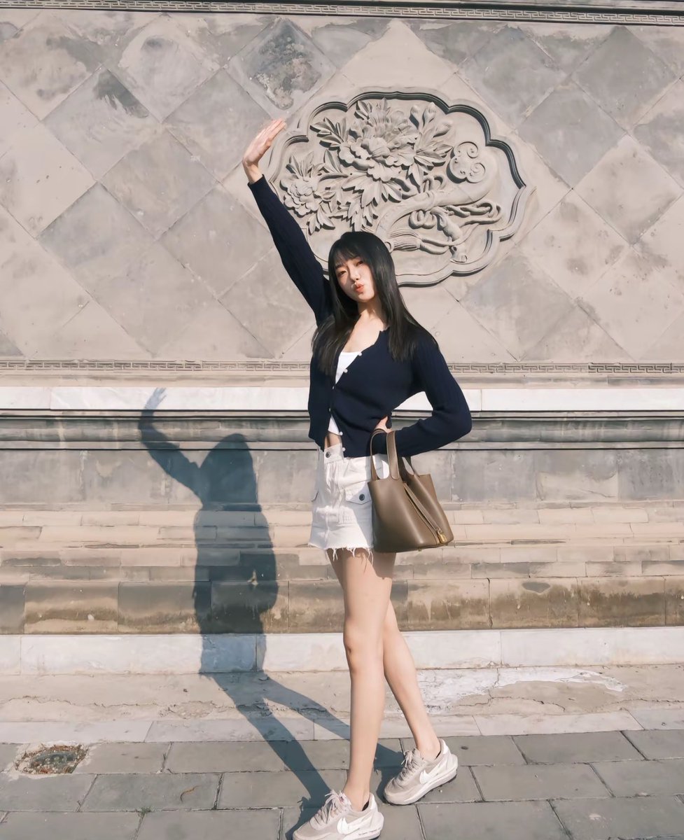 呵呵贱狗不会看着妈妈旅游照也会想泄吧