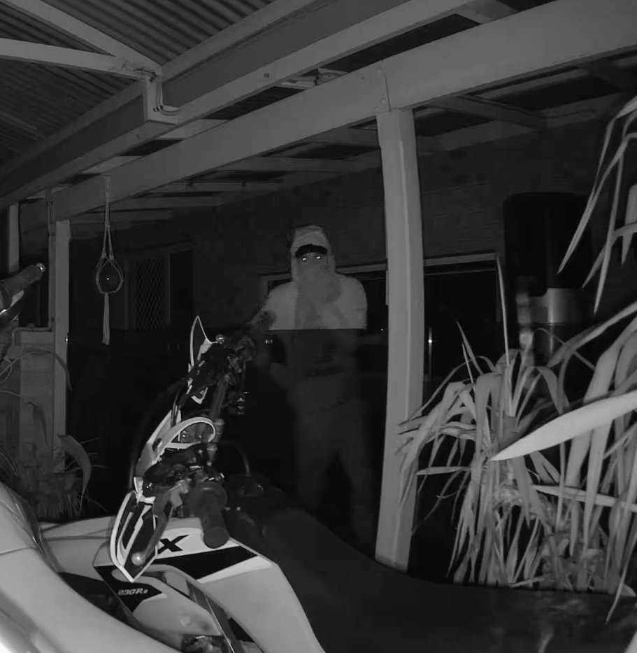 Collie Police are seeking the identity of this male, who may be able to assist with enquiries into a stealing offence that occurred in Collie on the 6th of July at 7.30pm
Any information please call 9734 6333 and quote IR 060725 2035 19617 #FB