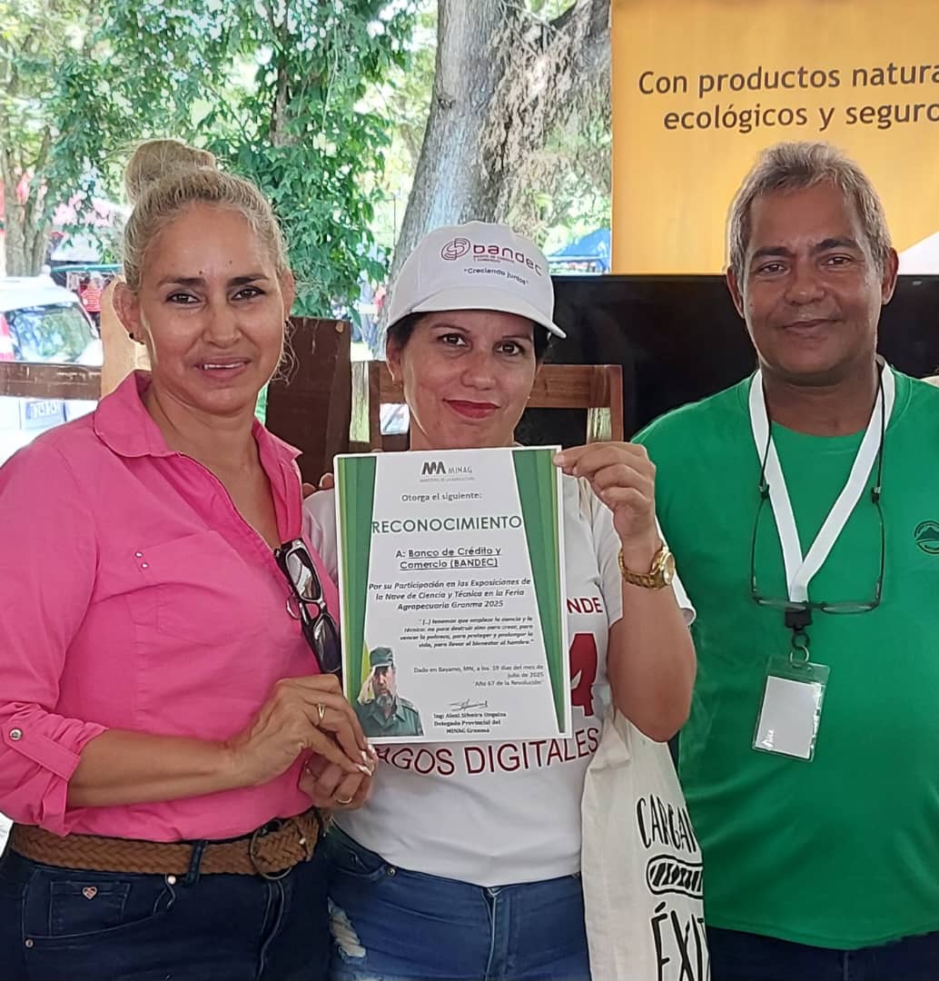 En la clausura de la Feria Agropecuaria Granma 2025, es reconocida la presencia del Banco de Crédito y Comercio.