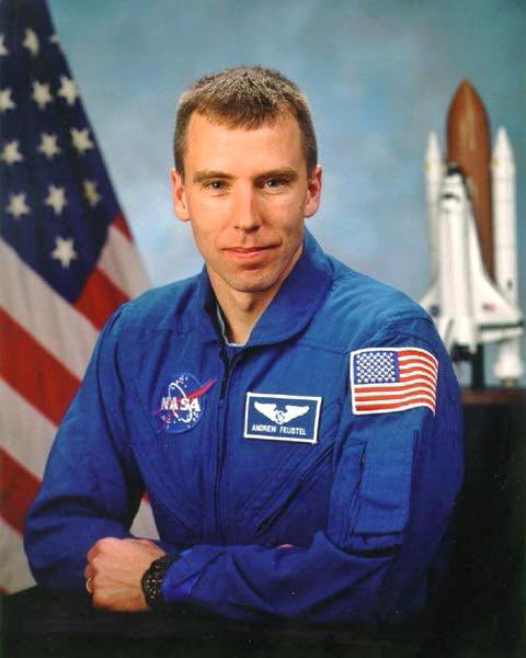 Astro_Feustel's tweet image. 56 years ago, a #Boilermaker, Neil Armstrong, stepped onto the Moon and lit the path for humanity. Honoured to have followed that legacy aboard @NASAHubble and the @Space_Station. Fortunate to be a part of what is coming next @vast. #SpaceExplorationDay 
🌍🚀