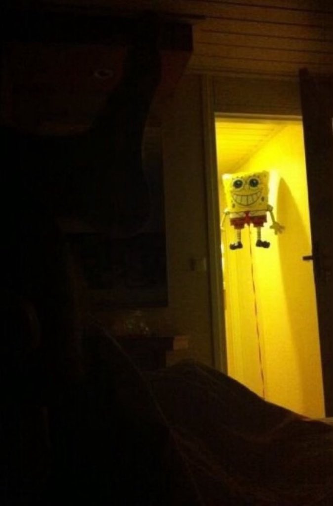 luvmoonv's tweet image. this is what Ariana sees when she wakes up in the middle of night