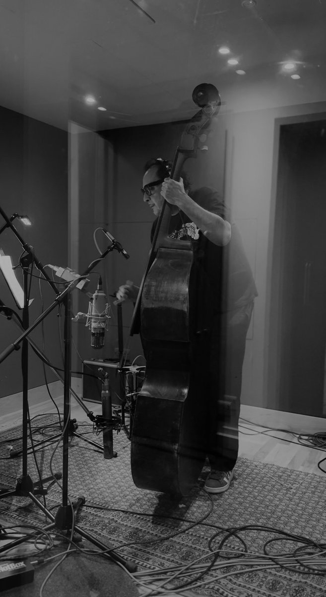 Así se graba el próximo álbum de Los Tres en Abbey Road: Álvaro, Titae, Ángel y Pancho concentrados en el estudio 2. 

Fotografías por Nicolás Vásquez