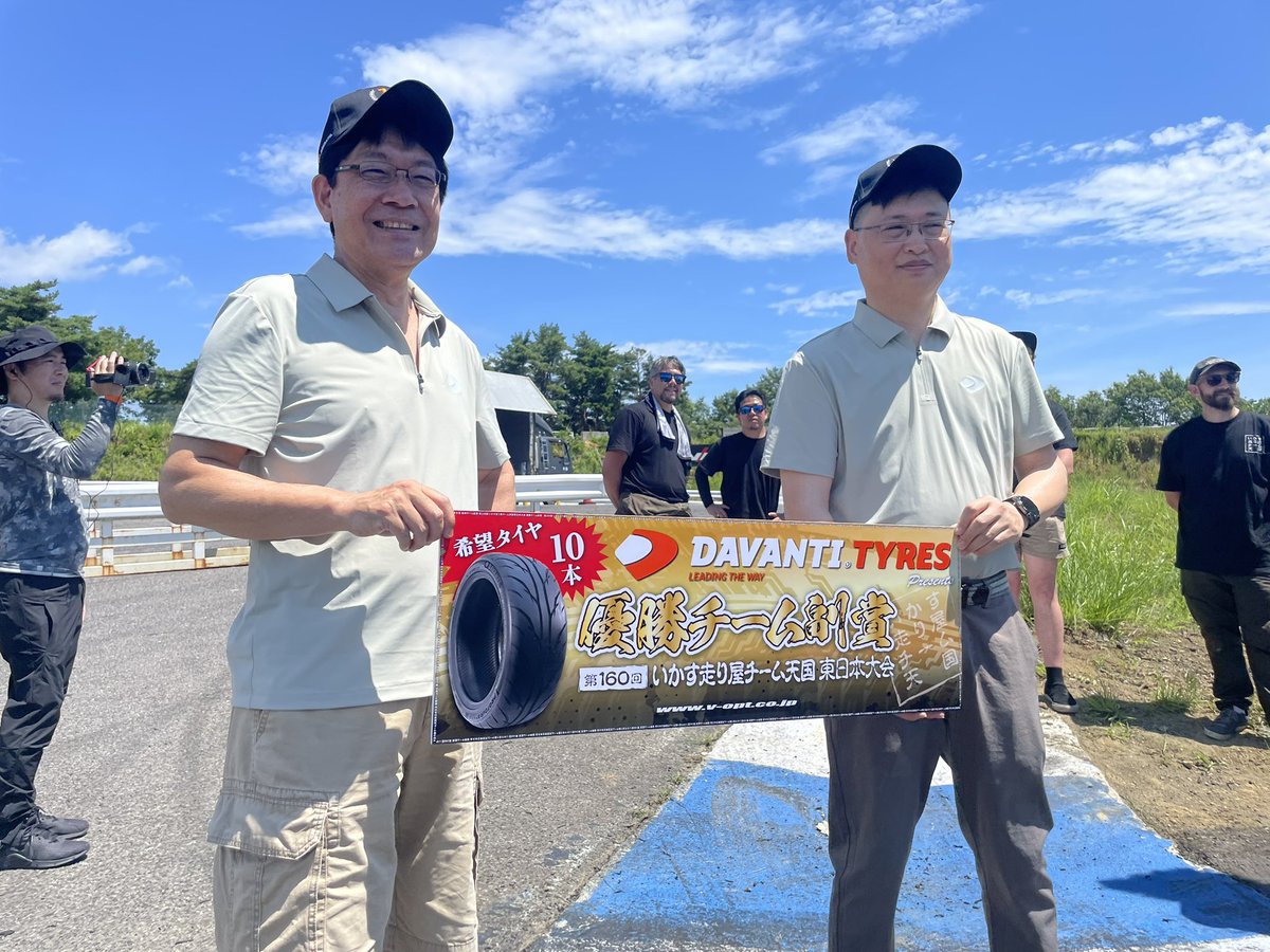 VIDEO_OPTION_ch's tweet image. 【このあとベスト8です!】
インターバル時間では、サイン会も行われております!✍️
そして!今回優勝チームには、DAVANTI TYRES様からタイヤ10本と太っ腹です‼️🏆
#いか天
#DAVANTI