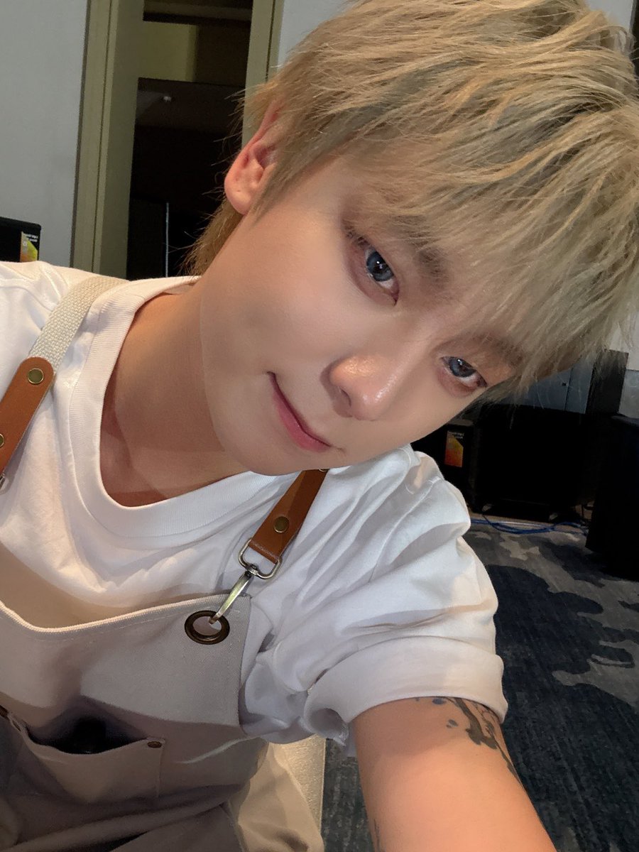 OmegaX_members's tweet photo. [#OX]

이번에도 너무 고맙고 즐거웠어 포애기 💙🌙

#OMEGA_X #오메가엑스
#제현 #JEHYUN https://t.co/1nxo2SLHJE