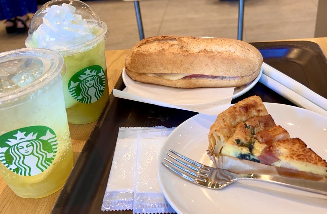連休中食い過ぎたので昼は軽め🥖