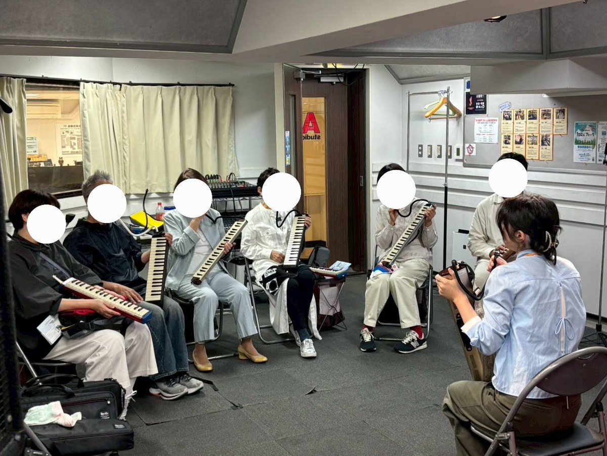 shima_koube's tweet image. 『🌻夏休み🍉』と言えば、そろそろ音楽会の練習がスタートする頃…「おうちで練習しているんだろうなぁ~」という音を道すがら聴くようになりました🎶
そんなこの夏、お子さまと一緒に #大人の鍵盤ハーモニカ はじめてみませんか?
詳細は下記URLをチェック✨
↓
shimamura.co.jp/shop/koube/art…