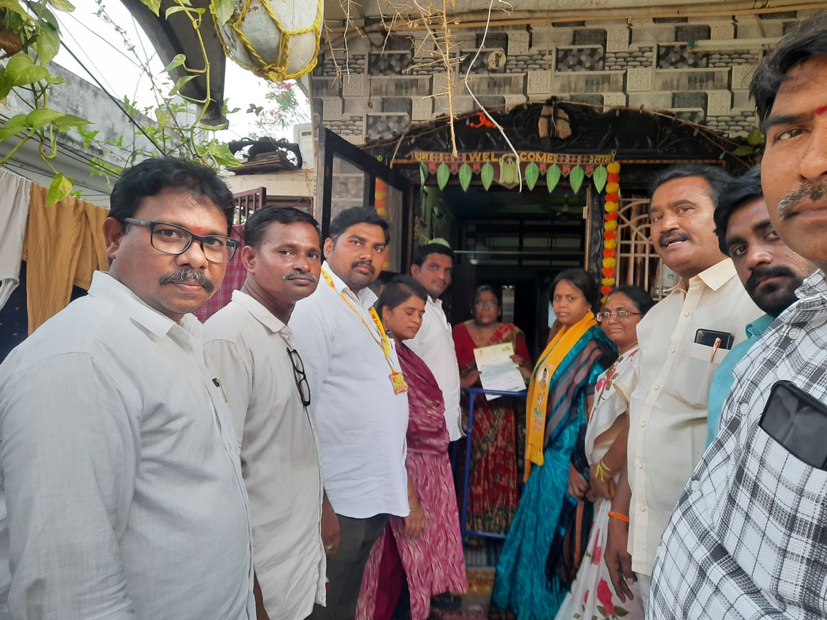 మంగళగిరి పట్టణంలో  18 వార్డులో సుపరిపాలన తొలి అడుగు కార్యక్రమంలో పాల్గొనడం జరిగింది.

#ఇంటింటికీసుపరిపాలన
#IntintikiSuparipalana
#IdhiManchiPrabhutvam