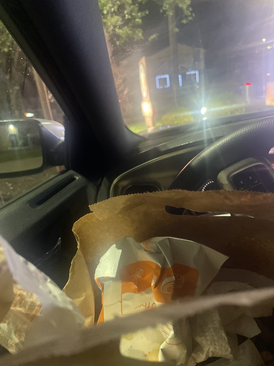 fuckoffmypaige's tweet image. AND THE 3RD SHIFT AT POPEYES ON 3012 GALLATIN PIKE CANNOT FUCKING COOK